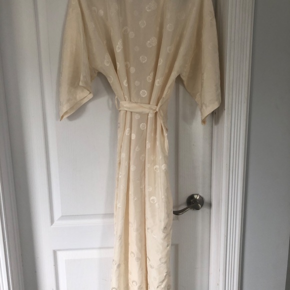 Vintage Luxury Silk  Medium Robe - Picture 4 of 4